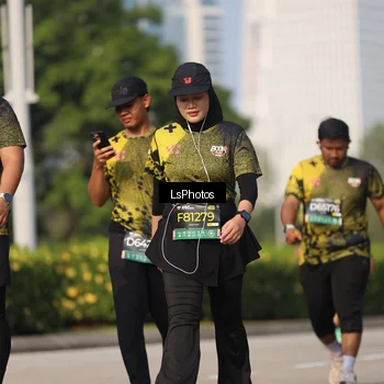 Runner Photo 6921140
