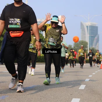 Runner Photo 6921331