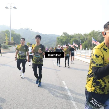 Runner Photo 6921773