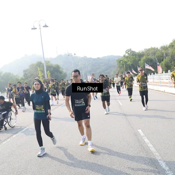 Runner Photo 6922272