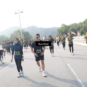 Runner Photo 6922275