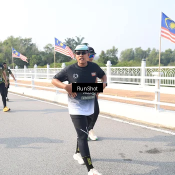 Runner Photo 6922400