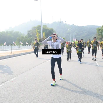 Runner Photo 6922674