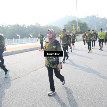 Runner Photo 6922700