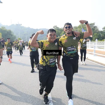 Runner Photo 6923000