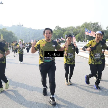 Runner Photo 6923023