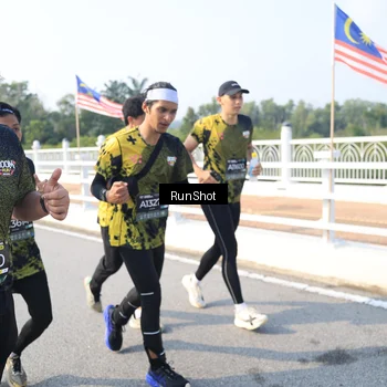 Runner Photo 6923035