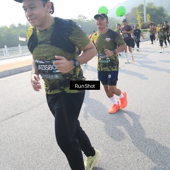 Runner Photo 6923040