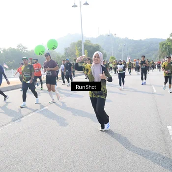 Runner Photo 6923047