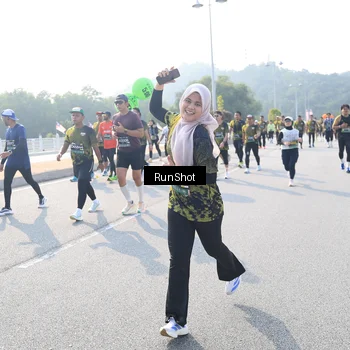 Runner Photo 6923055