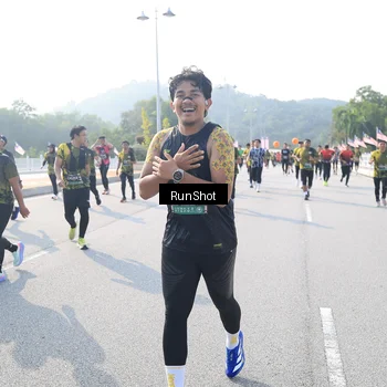Runner Photo 6923102