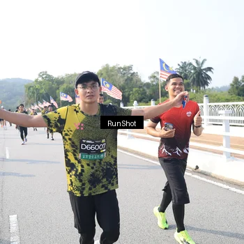 Runner Photo 6923174