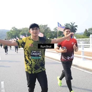 Runner Photo 6923176