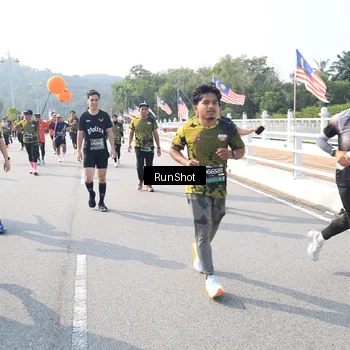 Runner Photo 6923281