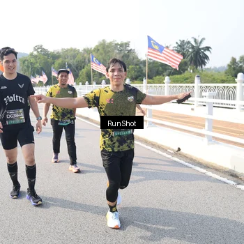 Runner Photo 6923300