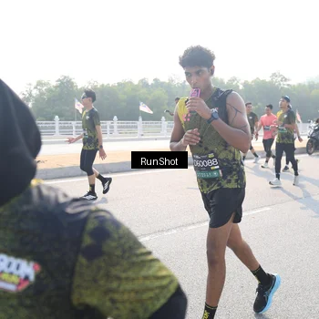 Runner Photo 6923509