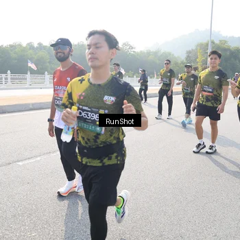 Runner Photo 6923584