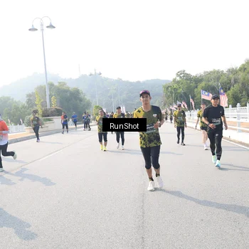 Runner Photo 6923684