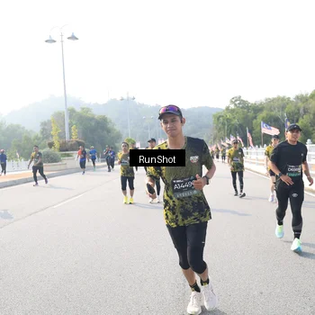 Runner Photo 6923692