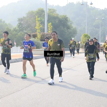 Runner Photo 6923750