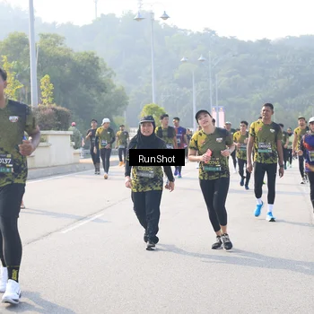 Runner Photo 6923756