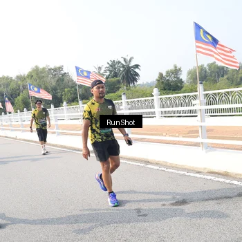 Runner Photo 6923898