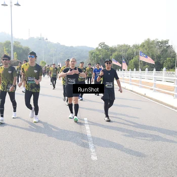 Runner Photo 6923955