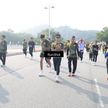 Runner Photo 6924019