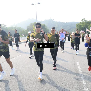 Runner Photo 6924022