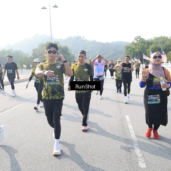 Runner Photo 6924023