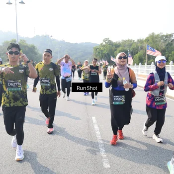 Runner Photo 6924025