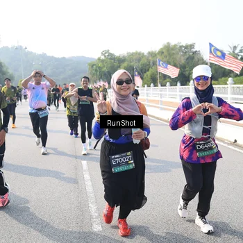 Runner Photo 6924030