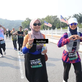 Runner Photo 6924040