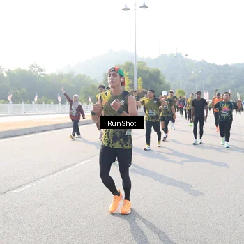 Runner Photo 6924090