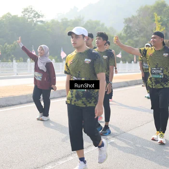 Runner Photo 6924101