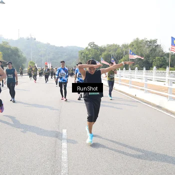 Runner Photo 6924211
