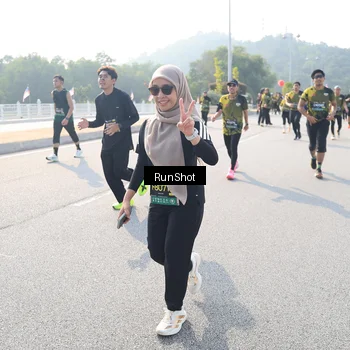 Runner Photo 6924300