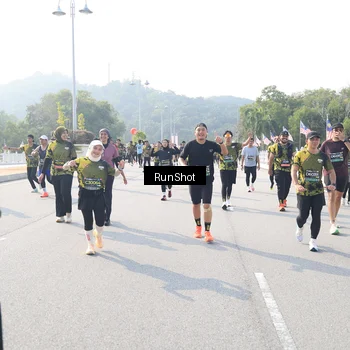 Runner Photo 6924365