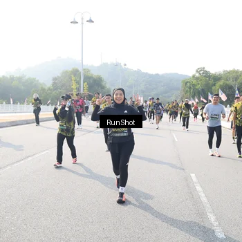 Runner Photo 6924413