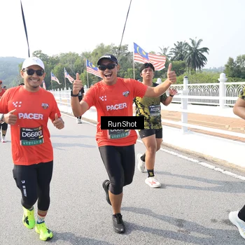 Runner Photo 6926203