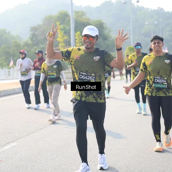 Runner Photo 6926242