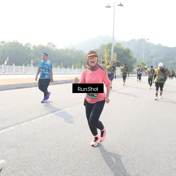Runner Photo 6926572