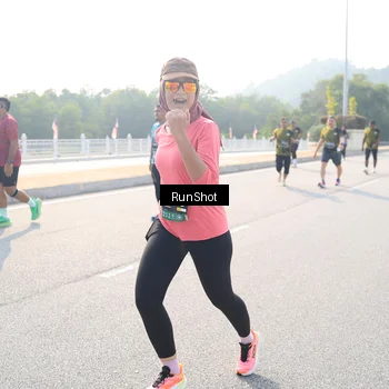Runner Photo 6926573