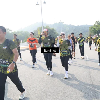 Runner Photo 6926849