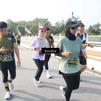 Runner Photo 6927029