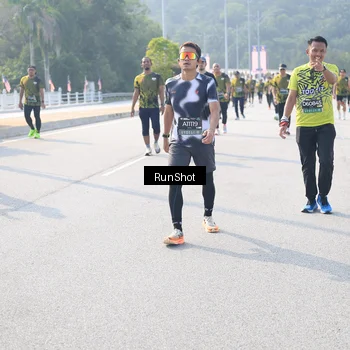 Runner Photo 6928040