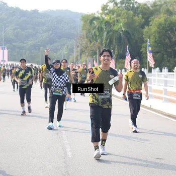 Runner Photo 6928088