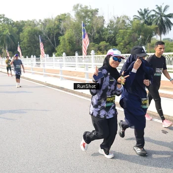 Runner Photo 6928242
