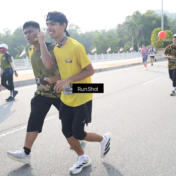 Runner Photo 6928692