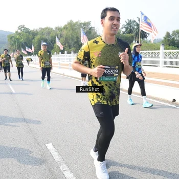 Runner Photo 6930003